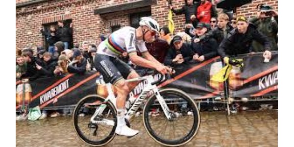 van der Poel remporte le troisième Tour des Flandres